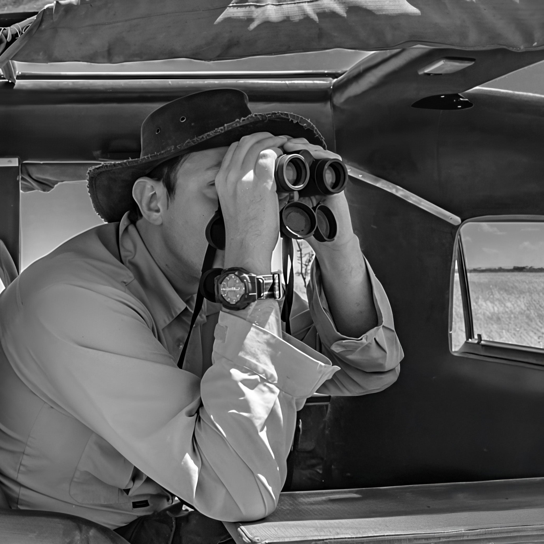 Leica Ultravid HD-Plus 10x32 Binoculars- 40091