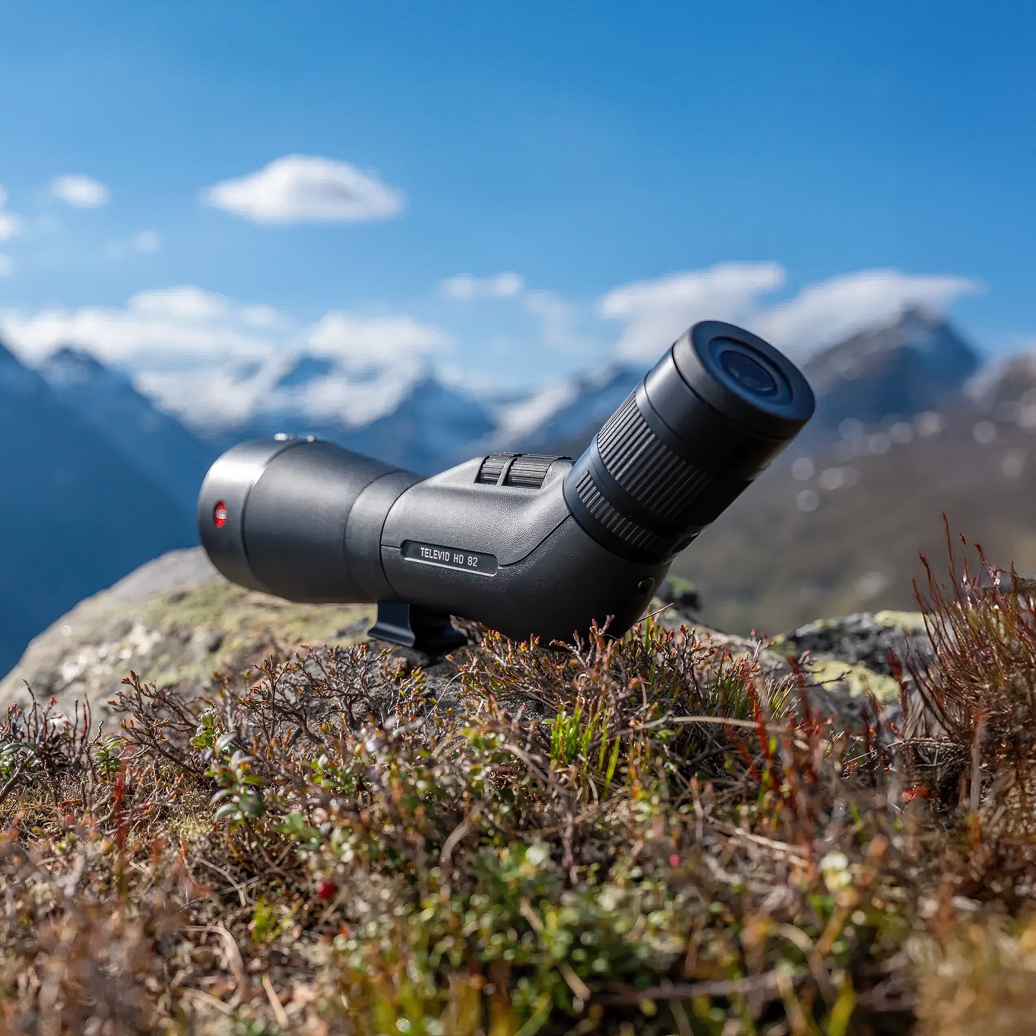Leica Televid HD 82 20-60x82 Angled Spotting Scope Kit- 40155